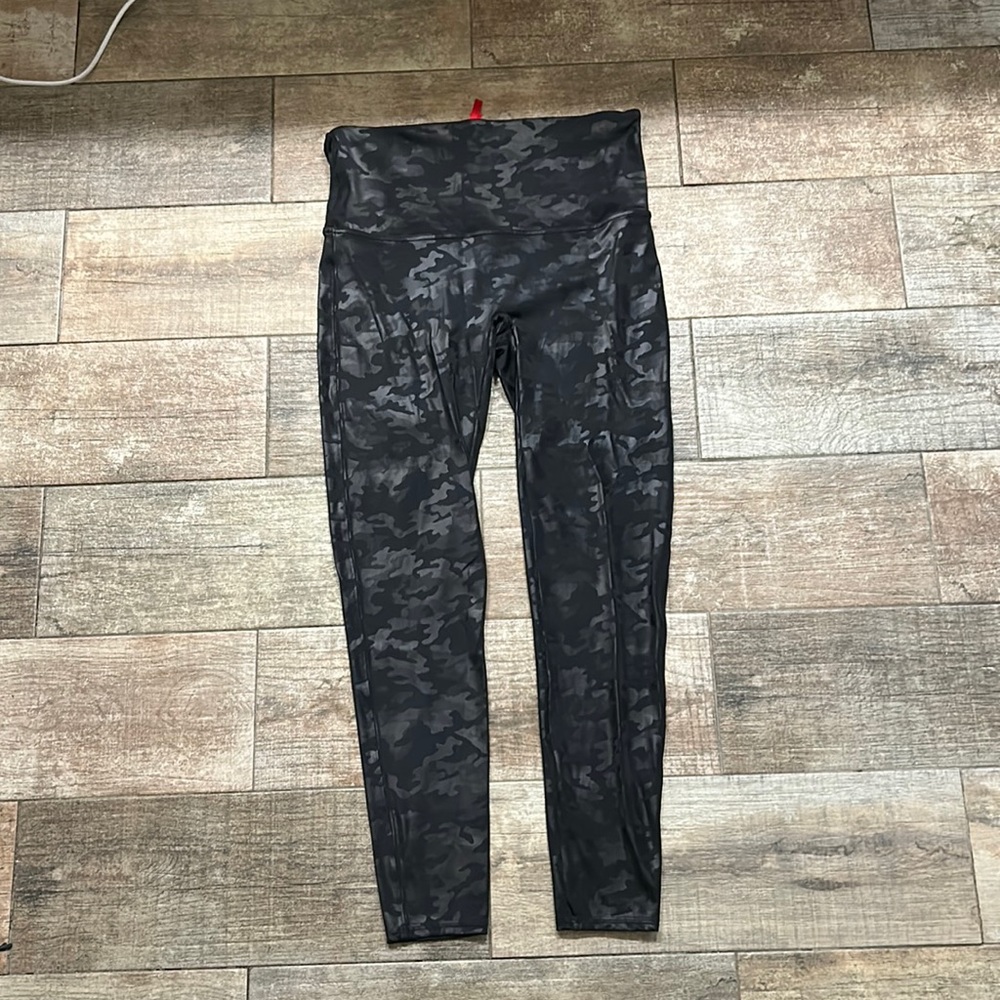 Spanx 1X Black Camo Leggings